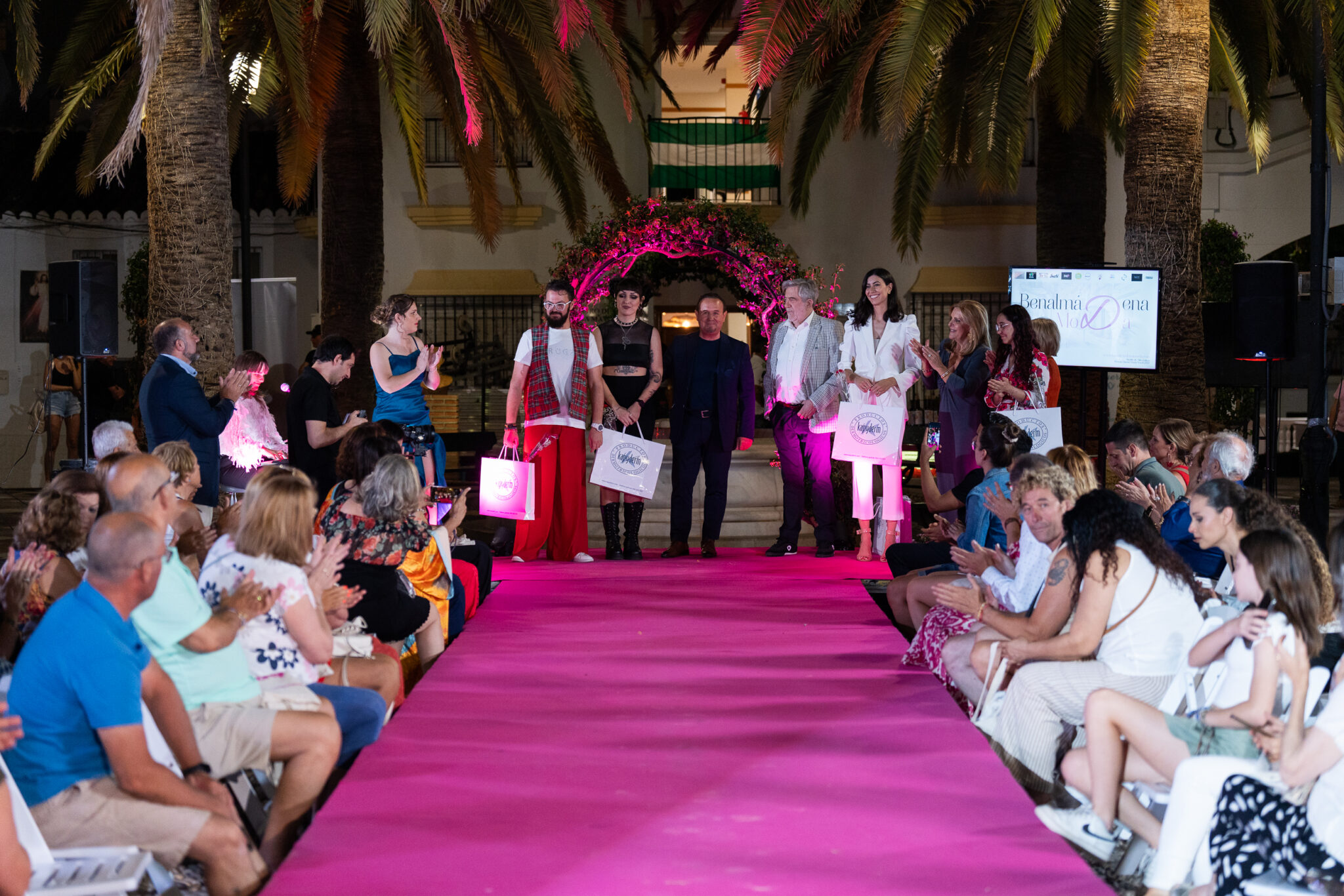 Défilé de mode de Benalmádena — passage sur le podium