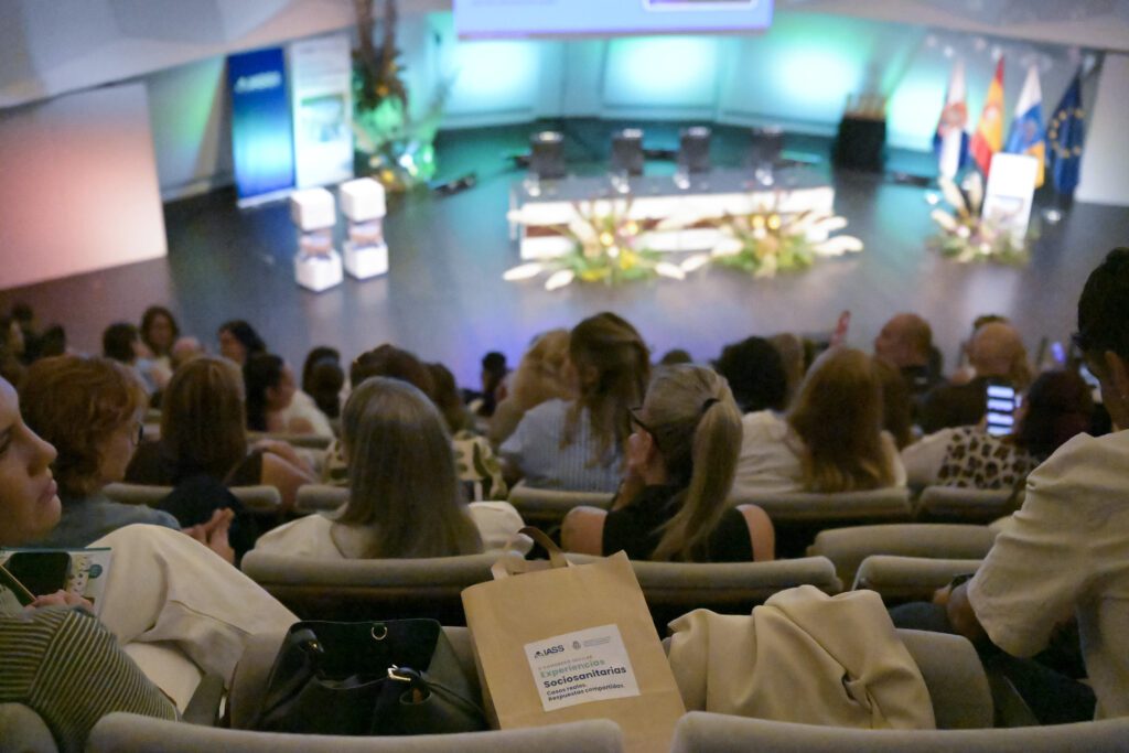 Auditorio Adán Martín de Tenerife lleno durante el II Congreso Insular de Experiencias Sociosanitarias